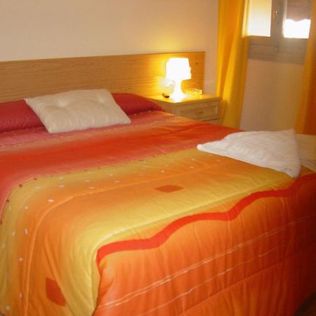 Hostal Emilio Barajas Madrid Exterior photo